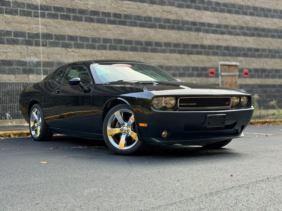 2010 Dodge Challenger 3rd Gen - Image 5 of 31
