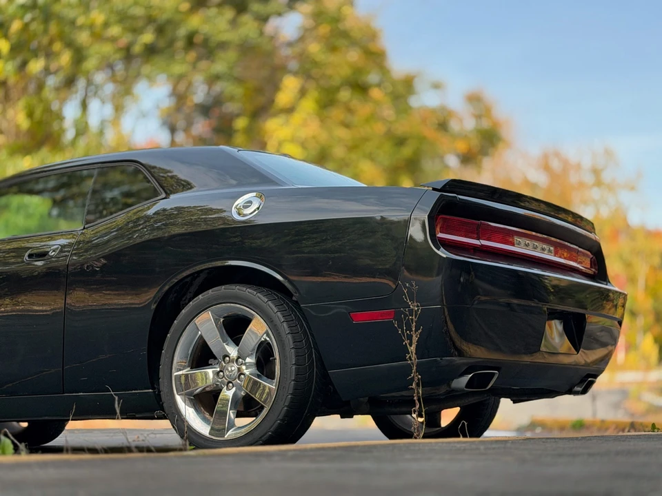 2010 Dodge Challenger 3rd Gen - Image 29 of 31