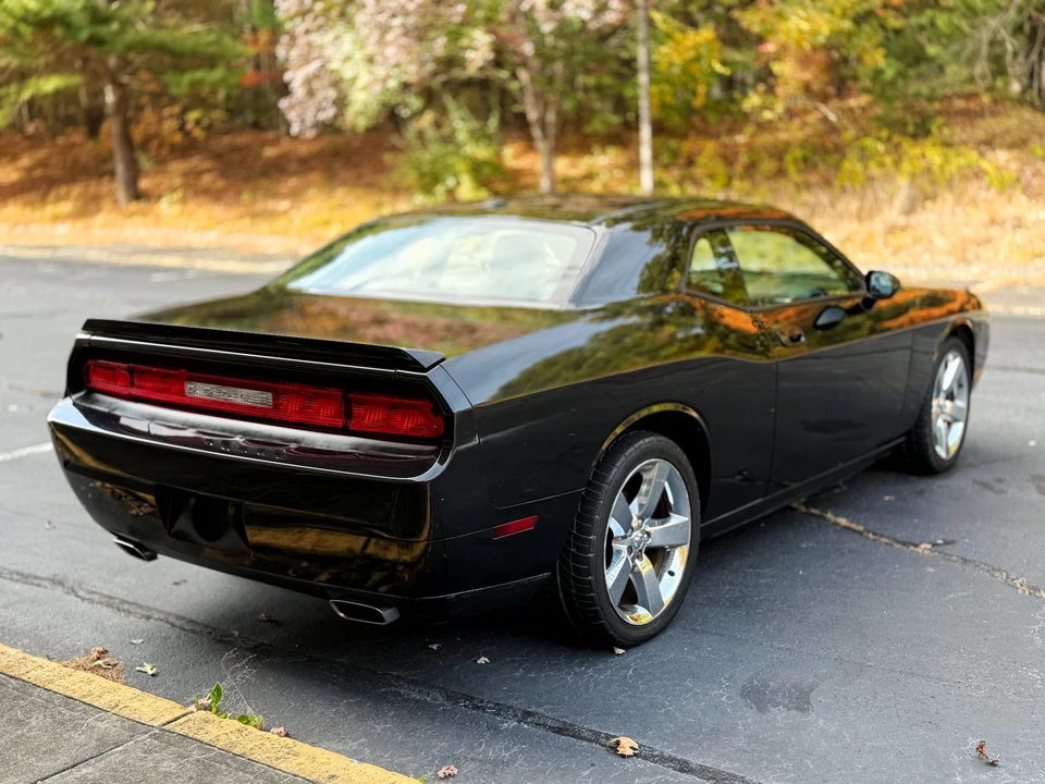 2010 Dodge Challenger 3rd Gen - Image 13 of 31