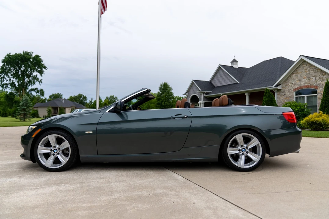 2011 BMW E93 3 Series Convertible - Image 14 of 31