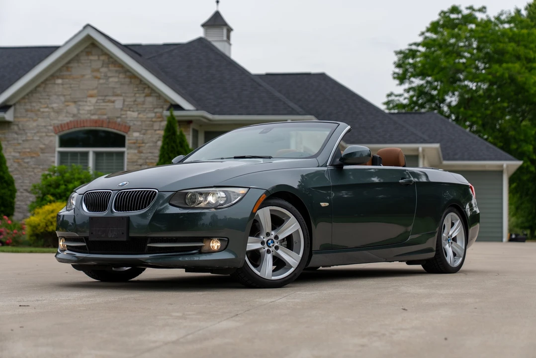 2011 BMW E93 3 Series Convertible - Image 2 of 31