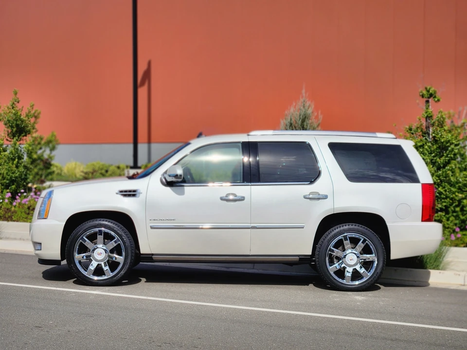 2011 Cadillac Escalade & EXT 3rd Gen - Image 10 of 31