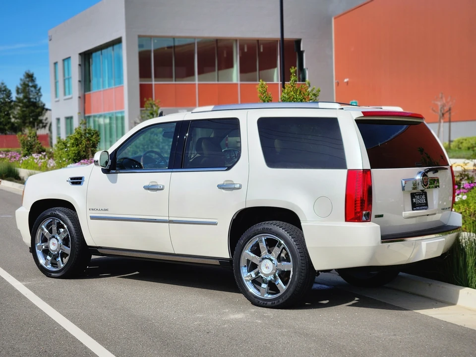 2011 Cadillac Escalade & EXT 3rd Gen - Image 15 of 31