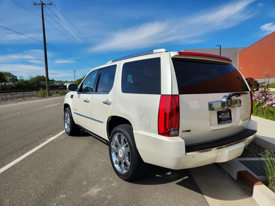 2011 Cadillac Escalade & EXT 3rd Gen - Image 18 of 31