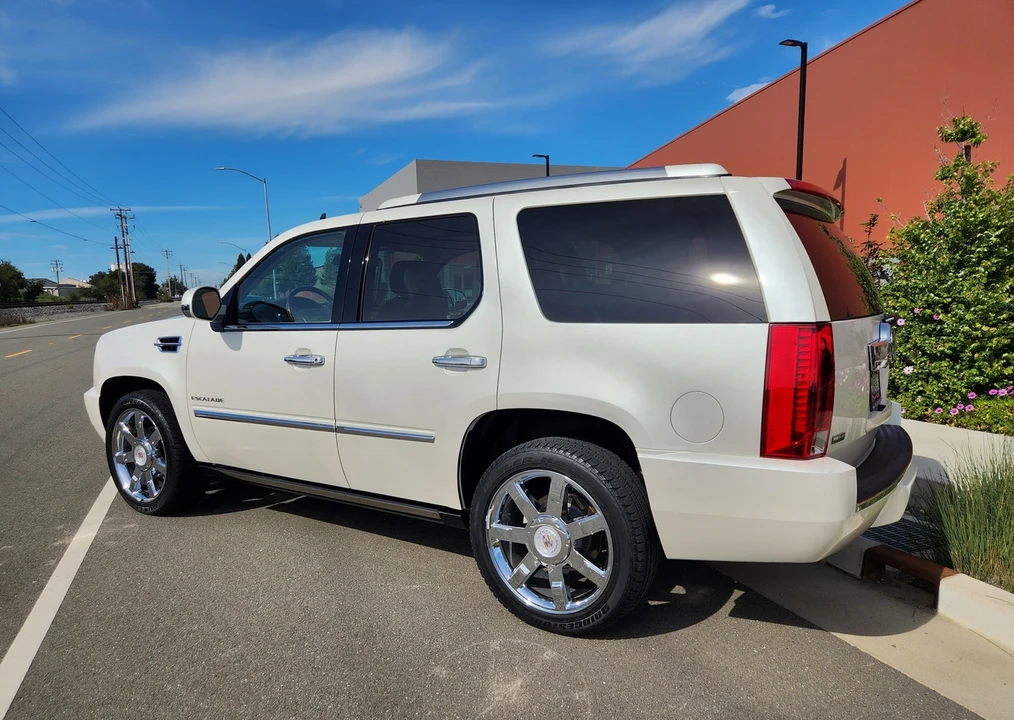 2011 Cadillac Escalade & EXT 3rd Gen - Image 13 of 31