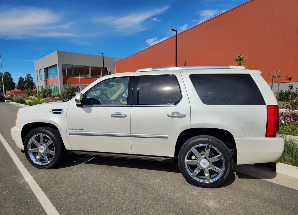 2011 Cadillac Escalade & EXT 3rd Gen - Image 12 of 31