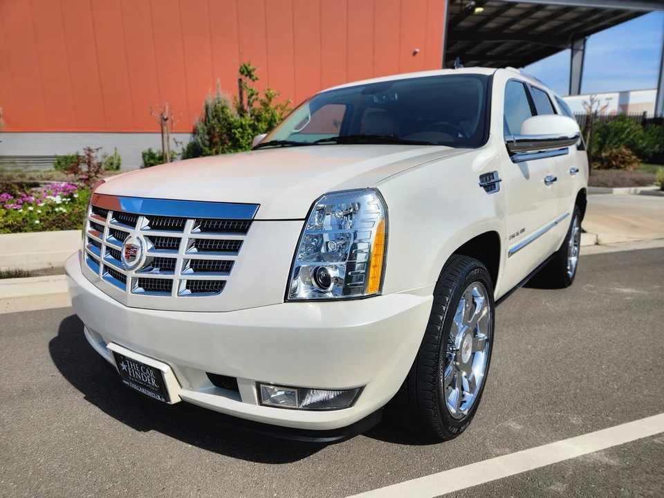 2011 Cadillac Escalade & EXT 3rd Gen - Image 3 of 31