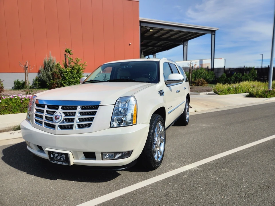 2011 Cadillac Escalade & EXT 3rd Gen - Image 2 of 31