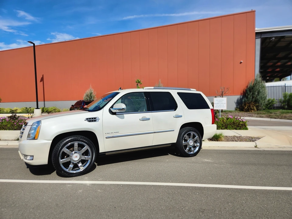 2011 Cadillac Escalade & EXT 3rd Gen - Image 8 of 31