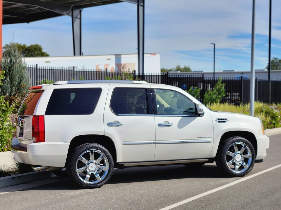 2011 Cadillac Escalade & EXT 3rd Gen - Image 31 of 31