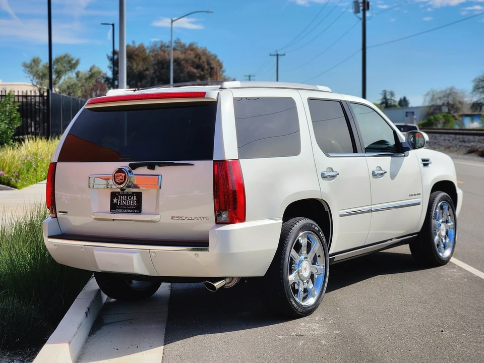 2011 Cadillac Escalade & EXT 3rd Gen - Image 28 of 31