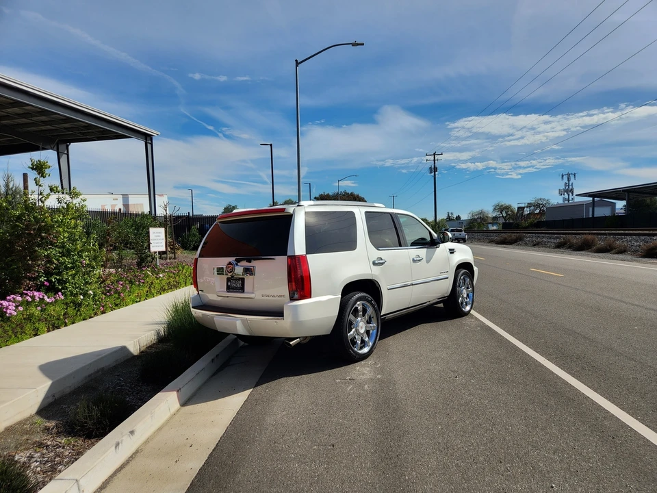 2011 Cadillac Escalade & EXT 3rd Gen - Image 29 of 31
