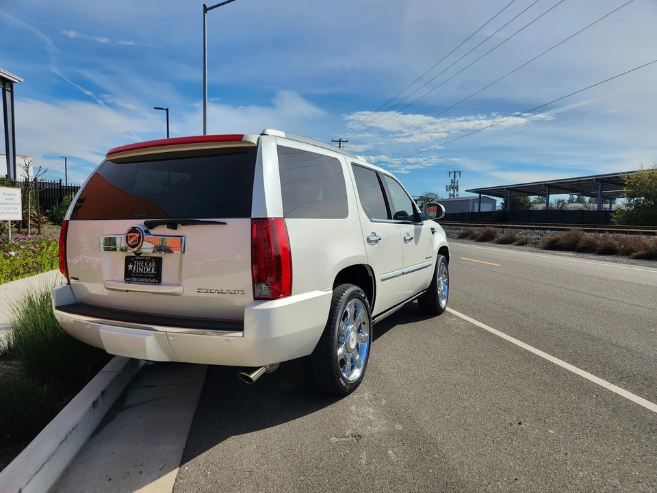 2011 Cadillac Escalade & EXT 3rd Gen - Image 27 of 31