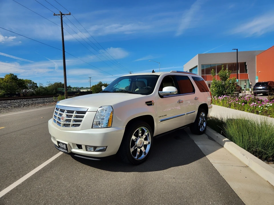 2011 Cadillac Escalade & EXT 3rd Gen - Image 5 of 31
