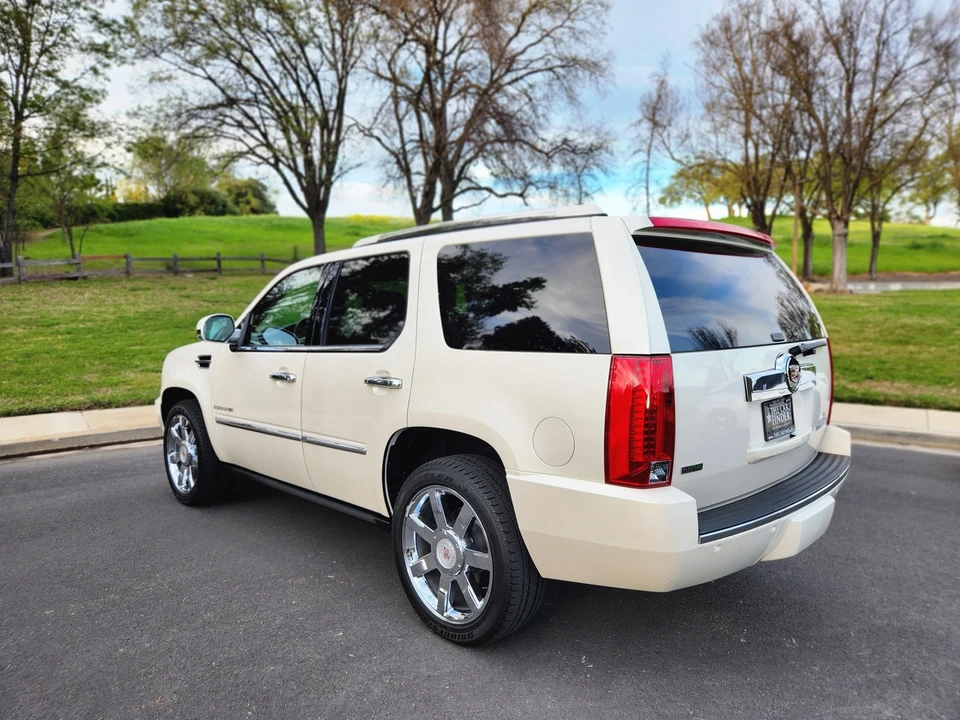 2011 Cadillac Escalade & EXT 3rd Gen - Image 16 of 31