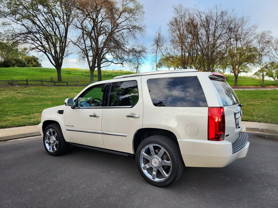 2011 Cadillac Escalade & EXT 3rd Gen - Image 14 of 31