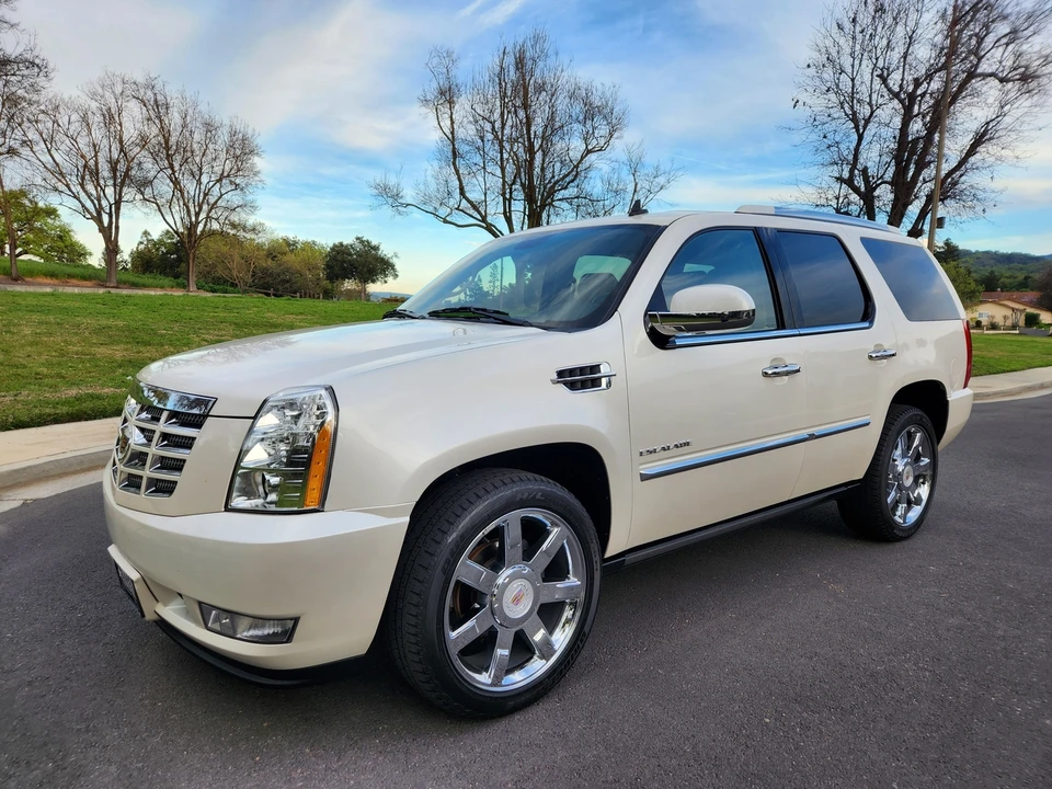 2011 Cadillac Escalade & EXT 3rd Gen - Image 6 of 31