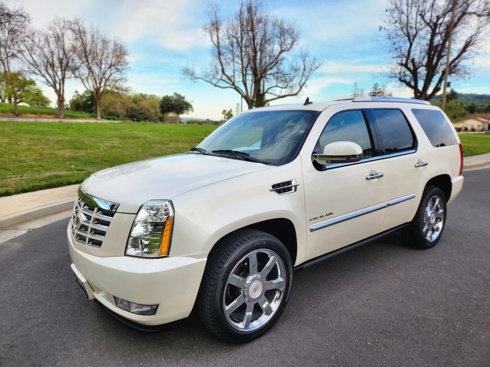 2011 Cadillac Escalade & EXT 3rd Gen - Image 7 of 31