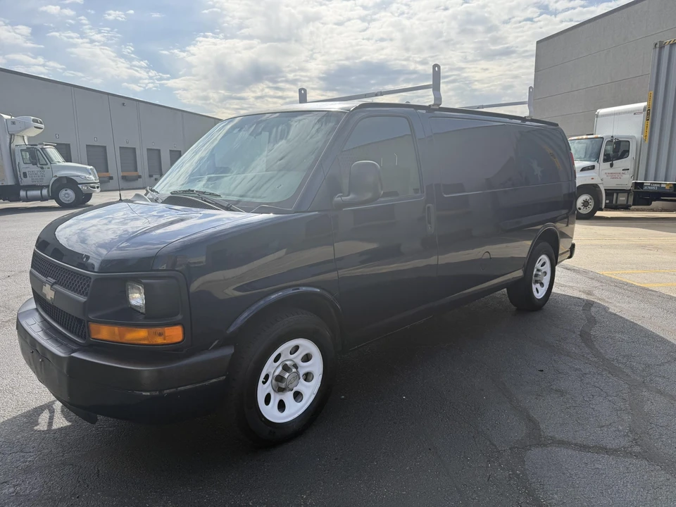 2011 Chevrolet Express - Image 21 of 31