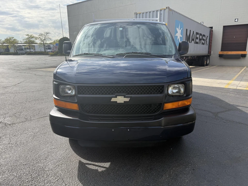2011 Chevrolet Express - Image 2 of 31