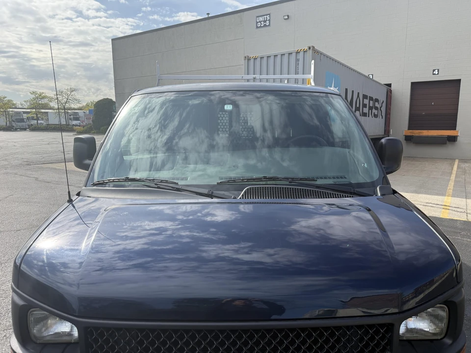 2011 Chevrolet Express - Image 30 of 31