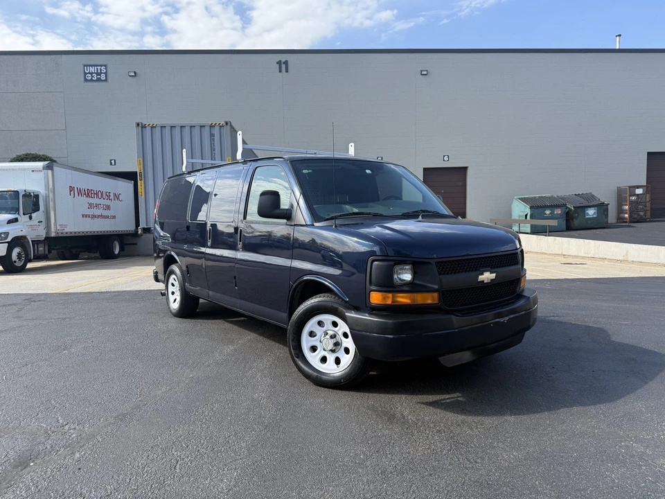2011 Chevrolet Express - Image 3 of 31