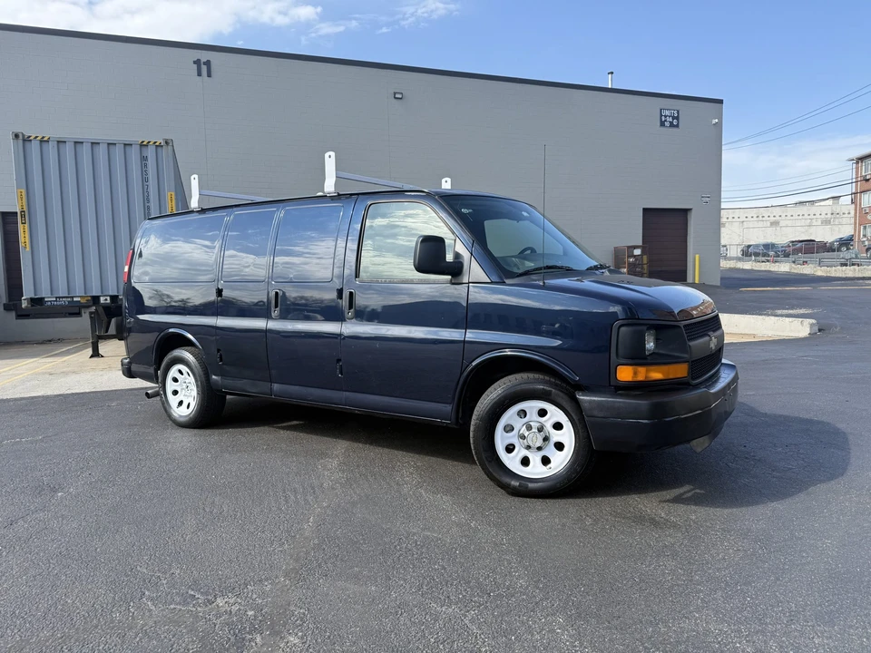 2011 Chevrolet Express - Image 5 of 31