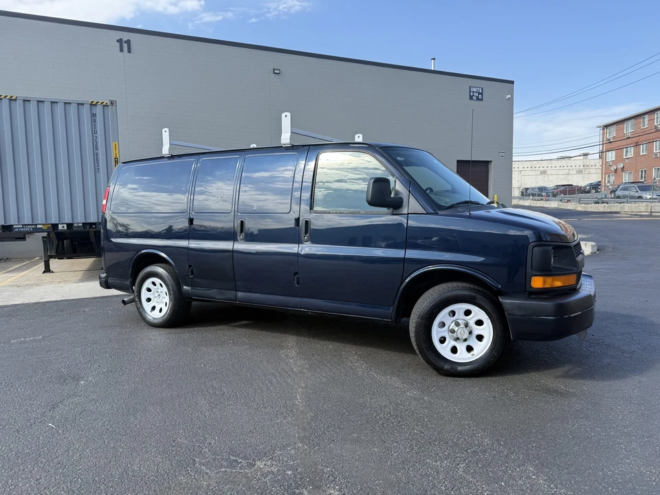 2011 Chevrolet Express - Image 6 of 31