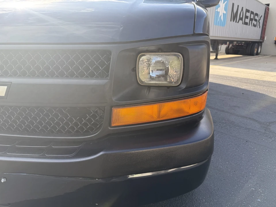 2011 Chevrolet Express - Image 28 of 31