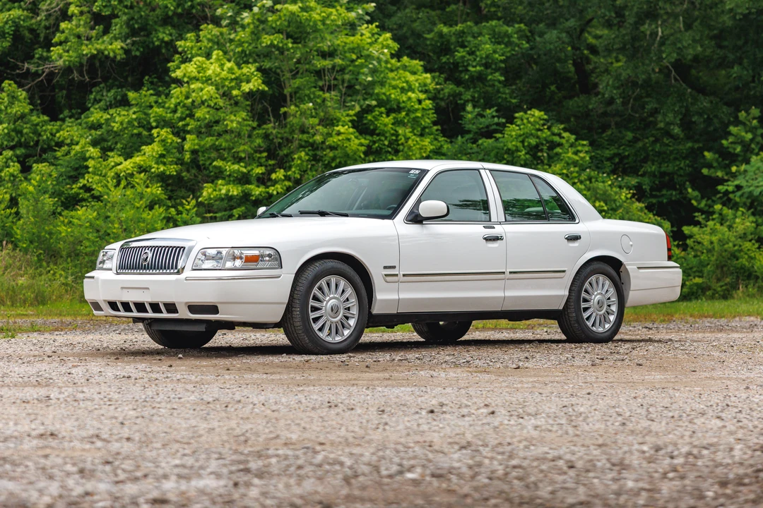 2011 Mercury Grand Marquis - Image 2 of 31