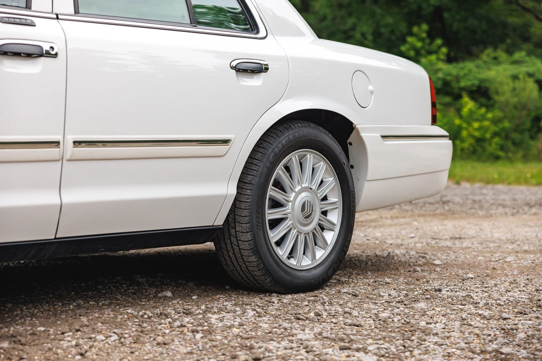 2011 Mercury Grand Marquis - Image 29 of 31