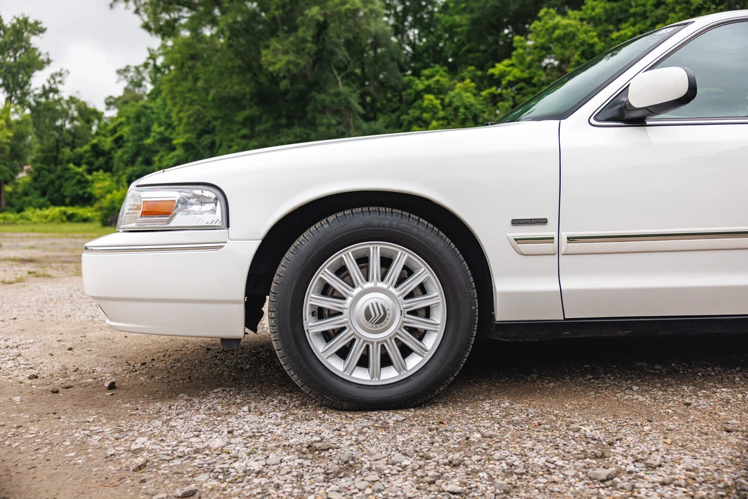2011 Mercury Grand Marquis - Image 27 of 31