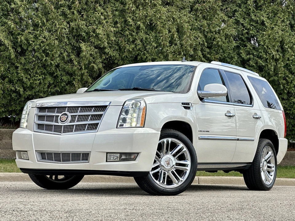 2014 Cadillac Escalade & EXT 3rd Gen - Image 2 of 31