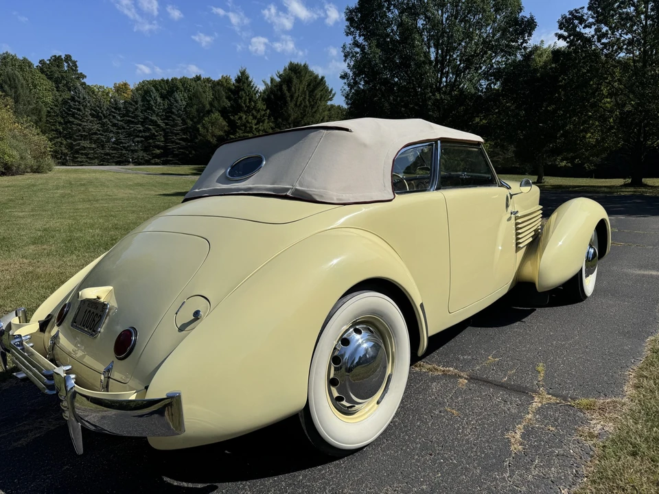 1936 Cord 810 & 812 - Image 9 of 31