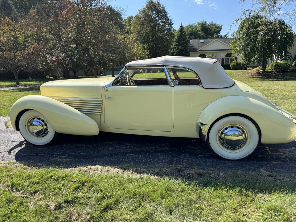 1936 Cord 810 & 812 - Image 4 of 31