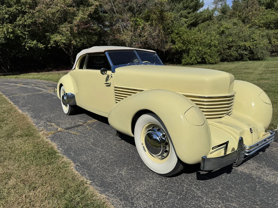 1936 Cord 810 & 812 - Image 13 of 31