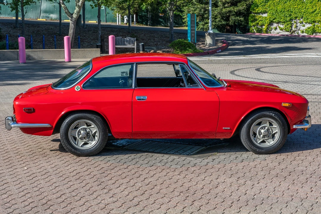 1974 Alfa Romeo 2000 GT Veloce - Image 14 of 31