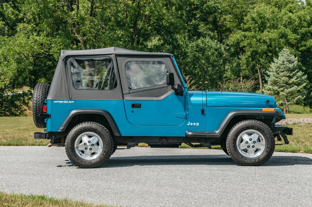 1993 Jeep YJ Wrangler - Image 6 of 31