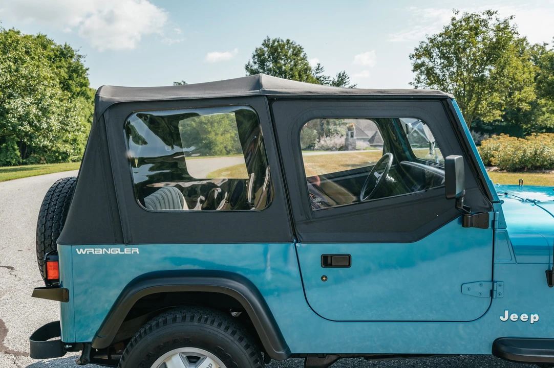 1993 Jeep YJ Wrangler - Image 23 of 31