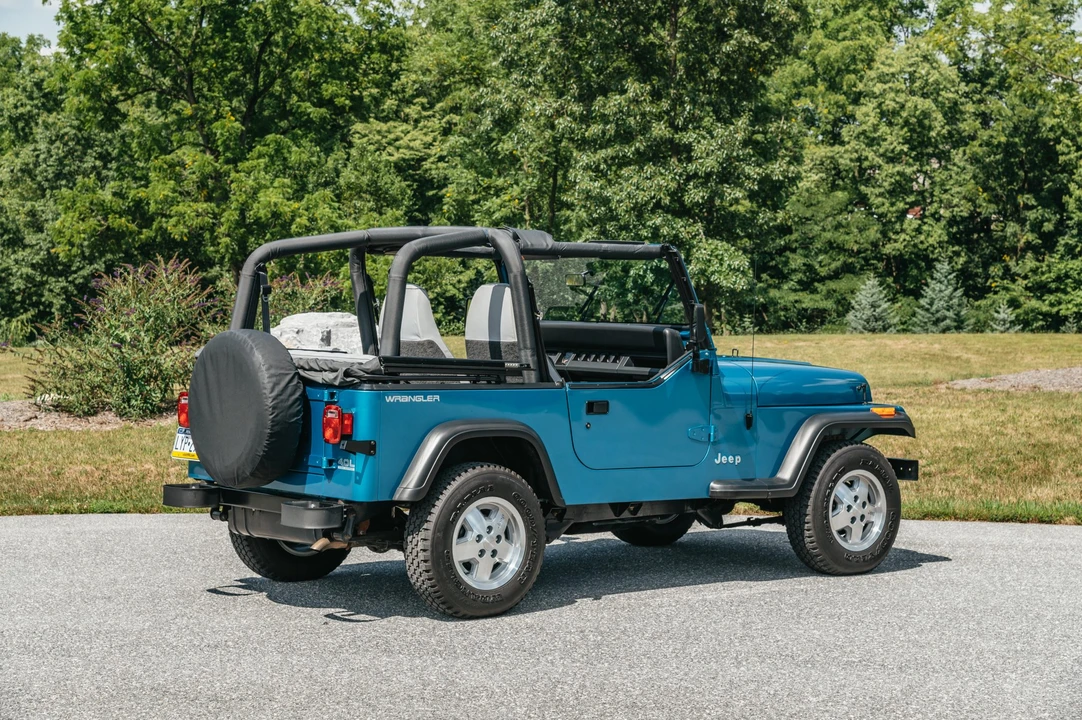 1993 Jeep YJ Wrangler - Image 15 of 31