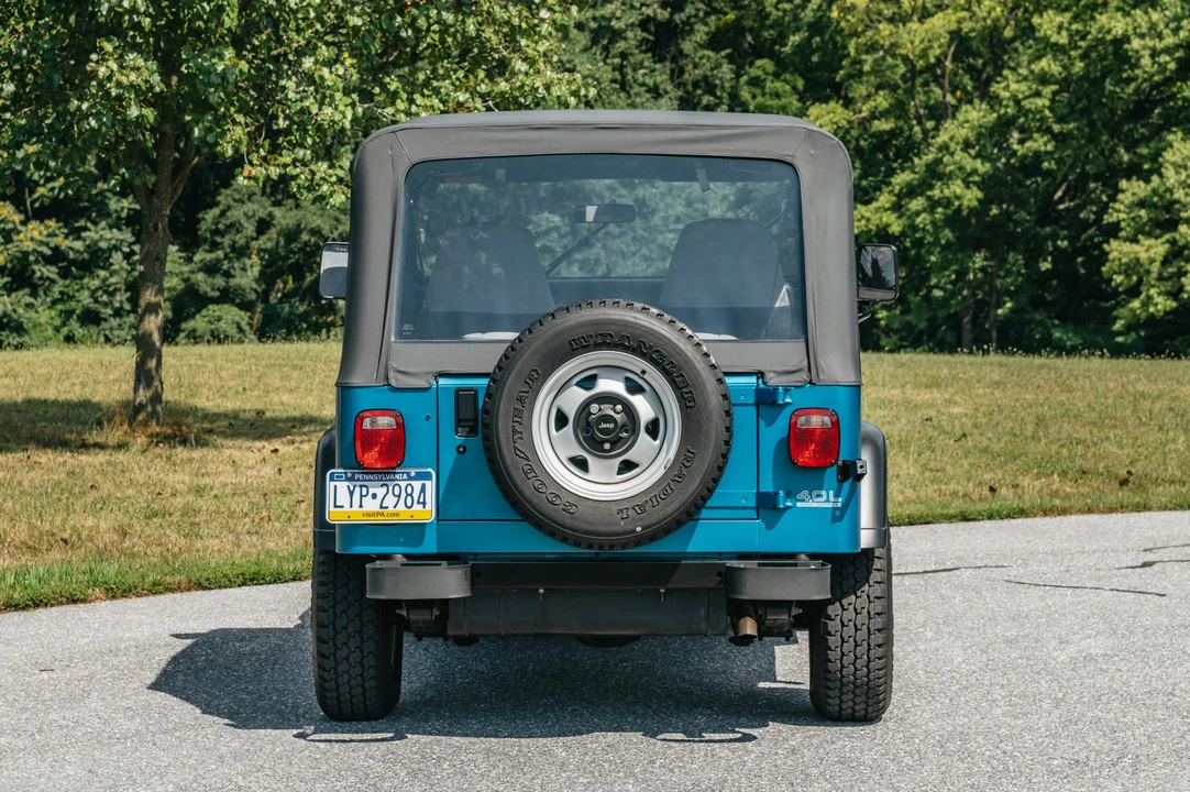 1993 Jeep YJ Wrangler - Image 8 of 31