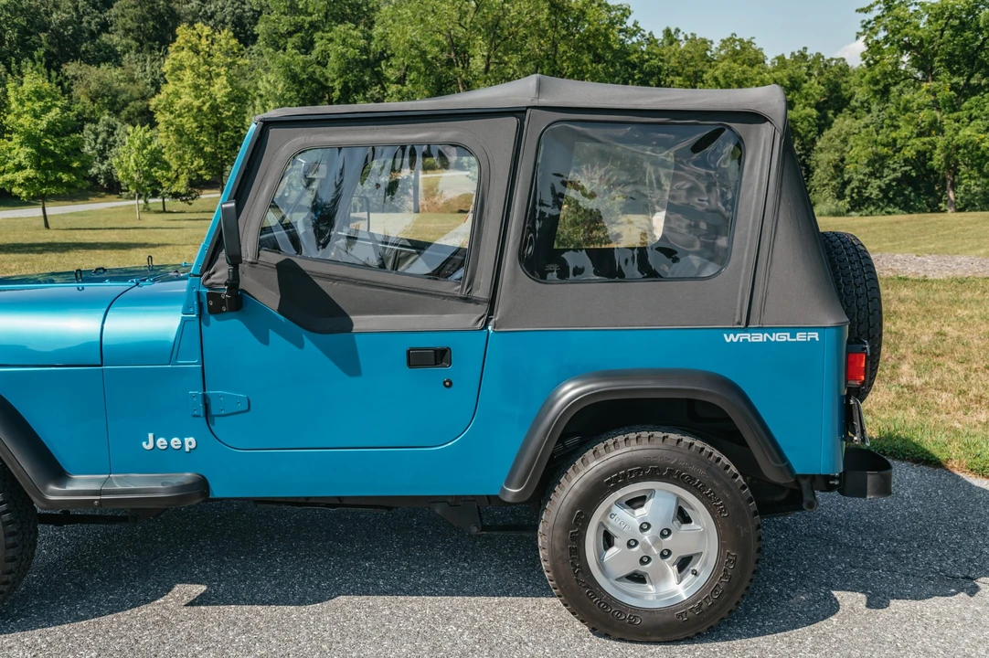 1993 Jeep YJ Wrangler - Image 27 of 31