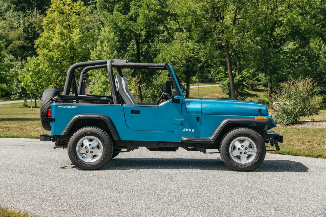 1993 Jeep YJ Wrangler - Image 14 of 31