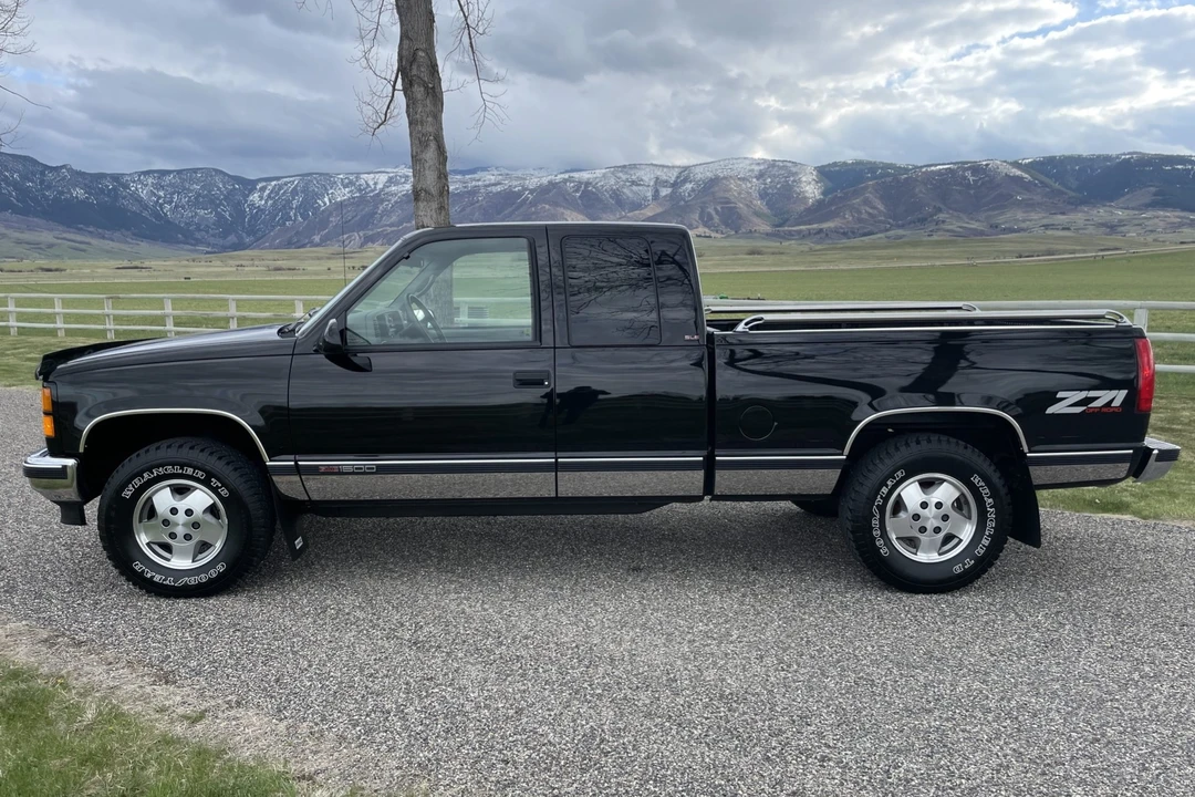 1995 GMC Sierra 1st Gen - Image 2 of 31