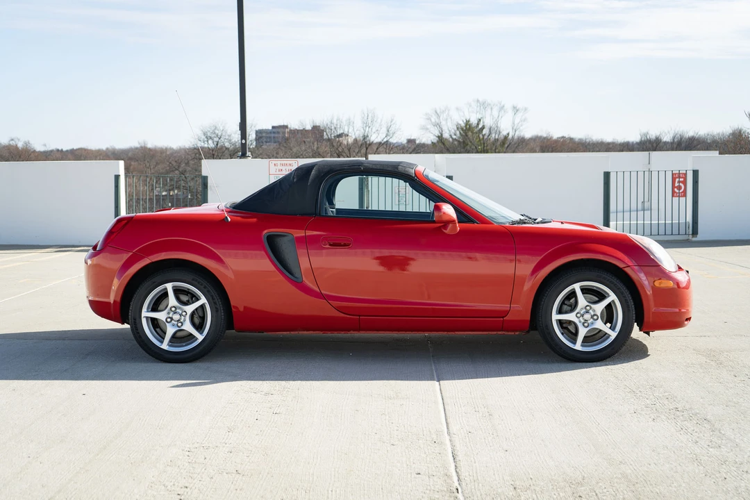 2001 Toyota MR2 Spyder/MR-S - Image 21 of 31