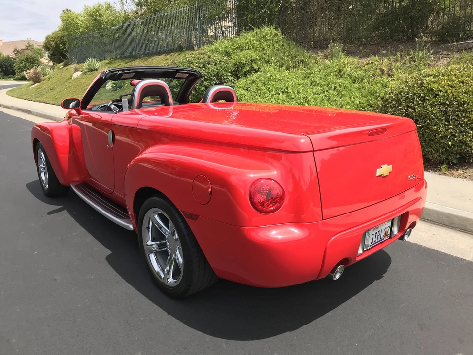 2005 Chevrolet SSR - Image 3 of 31