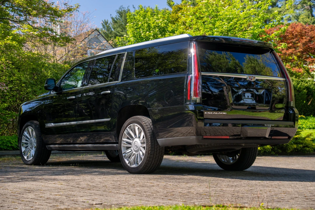 2016 Cadillac Escalade 4th Gen - Image 28 of 31