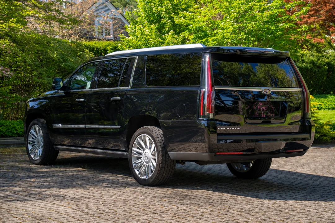 2016 Cadillac Escalade 4th Gen - Image 27 of 31