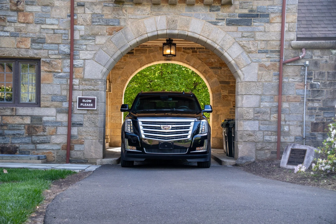 2016 Cadillac Escalade 4th Gen - Image 18 of 31