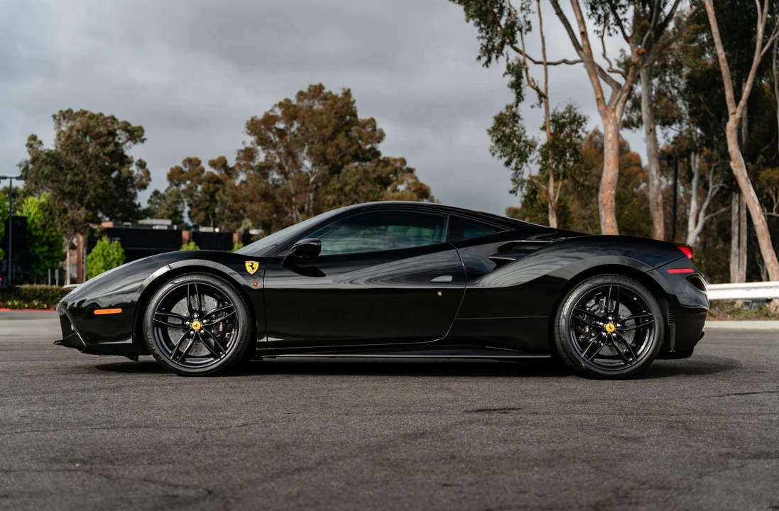 2017 Ferrari 488 GTB - Image 11 of 31